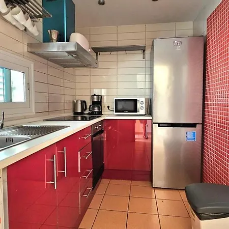 Big And Beautiful House דירה אדחה